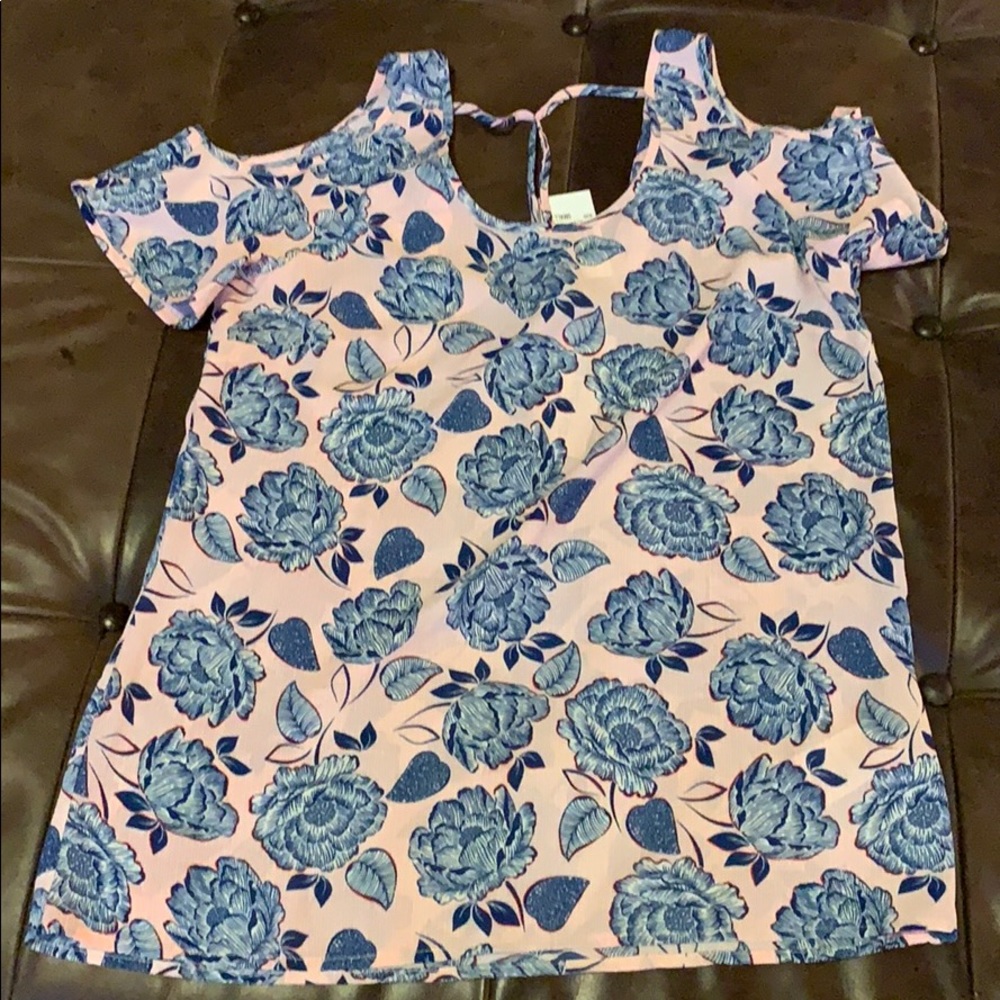 Short sleeved top
